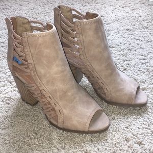 Rampage tan peep toe women’s booties